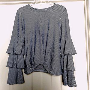 Cute BELLE SKY black and white blouse with Tiered Sleeves Size Small